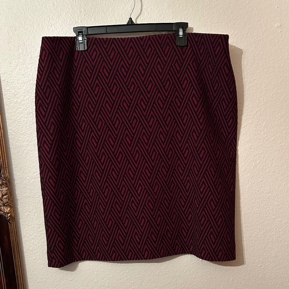 Jones Studio Skirt size XL Black and Burgandy